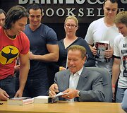 Arnoldas Schwarzeneggeris su skaitytojais