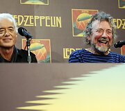 Gitaristas Jimmy Page'as (kairėje) ir vokalistas Robertas Plantas