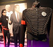 Michaelo Jacksono kostiumas i&scaron; susitikimo su buvusiu JAV prezidentu George'u Bushu