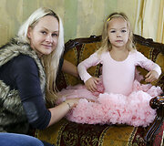 Dainininkė Diana Dargienė su dukra Une