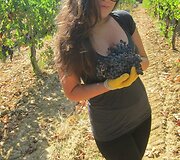 Marija Palaikytė Chianti kalvose su vynuogių derliumi