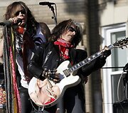 &bdquo;Aerosmith&ldquo; vokalistas Stevenas Tyleris (kairėje) ir gitaristas Joe Perry