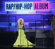 Nicki Minaj &ndash; apdovanojimas už mėgstamiausią repo albumą &bdquo;Pink Friday:Roman Reloaded&ldquo;