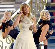 8-9 vieta &ndash; amerikiečių dainininkė Taylor Swift &ndash; 57 mln. JAV dolerių