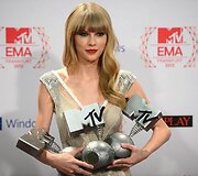 8-9 vieta &ndash; amerikiečių dainininkė Taylor Swift &ndash; 57 mln. JAV dolerių