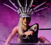13 vieta &ndash; amerikiečių dainininkė Lady Gaga &ndash; 52 mln. JAV dolerių