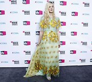 Aktorė Elle Fanning ir &bdquo;Rodarte&ldquo; suknelė