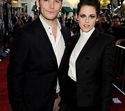 Aktorė Kristen Stewart ir &bdquo;Stella McCartney&ldquo; kostiumėlis