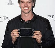 23 vieta &ndash; tėvo pėdomis sekantis aktoriaus Arnoldo Schwarzennegerio sūnus Patrickas (19 m.)