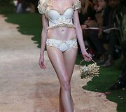 &bdquo;Zahia Dehar&ldquo; pavasario-vasaros kolekcija