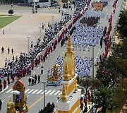 Kambodžos karaliaus Norodomo Sihanouko laidotuvių procesija
