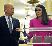 Bruce'as Willisas ir Aurelie Filippetti