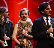 I&scaron; kairės: Christa Theret, Saskia Rosendahl ir Luca Marinellis