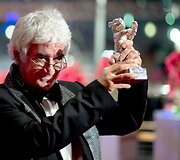 Irano režisieriui Kamboziya Partoviui &ndash; apdovanojimas už geriausią scenarijų (filmas &bdquo;Closed Curtain&ldquo;)