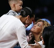 Alicia Keys (kairėje) ir Beyonce
