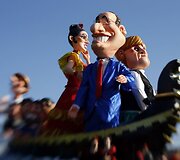 Prancūzijos prezidento Francois Hollande'o ir Vokietijos kanclerės Angelos Merkel lėlės
