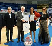 Natalja Chrustaliova su konkurso organizatoriais