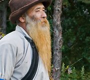 I&scaron;mintingas ir mąslus atsiskyrėlio žvilgsnis (&Scaron;angri La apygarda, Kinija)