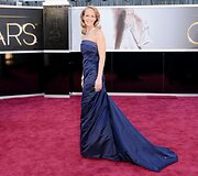 Stilius: Helen Hunt ir &bdquo;H&M&ldquo; suknelė