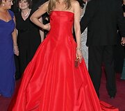 Stilius: Jennifer Aniston ir &bdquo;Valentino&ldquo; suknelė