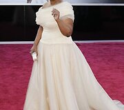 Stilius: Octavia Spencer ir &bdquo;Tadashi Shoji&ldquo; suknelė