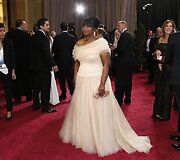 Stilius: Octavia Spencer ir &bdquo;Tadashi Shoji&ldquo; suknelė