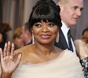 Stilius: Octavia Spencer ir &bdquo;Tadashi Shoji&ldquo; suknelė