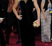 Stilius: Salma Hayek Pinault ir &bdquo;Alexander McQueen&ldquo; suknelė