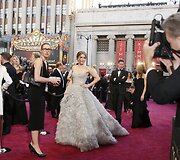 Beskonybė: Amy Adams ir &bdquo;Oscar de la Renta&ldquo; suknelė