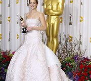 Beskonybė: Jennifer Lawrence ir &bdquo;Dior&ldquo; suknelė