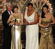 I&scaron; kairės: Richardas Gere'as, Renee Zellweger, Queen Latifah ir Catherine Zeta-Jones