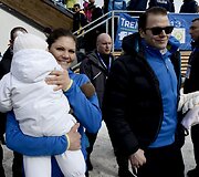 Princesė Victoria ir princas Danielis su mažąja princese Estelle