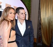 Dainininkė Jennifer Lopez ir &scaron;okėjas Casperas Smartas