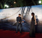 Tomas Cruise'as ir Olga Kurylenko