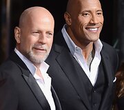 Bruce'as Willisas (kairėje) ir Dwayne'as Johnsonas