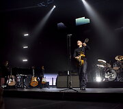 Akimirka i&scaron; Bryano Adamso koncerto