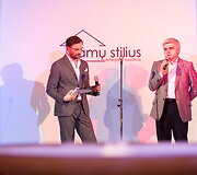 Mantas Petru&scaron;kevičius kairėje