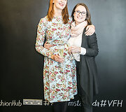 Laura Vagonė (kairėje)