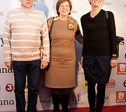 Vida Rama&scaron;kienė (centre) su vyru Algirdu 