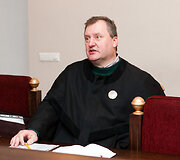 Kaltinamieji teisme nepasirodė. Į posėdį atėjo tik prokuroras ir advokatai.