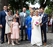 Laima Barbora Mertinaitė ir Lukas Gerbutavičius su artimaisiais