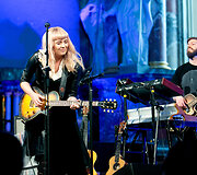 Eiv&oslash;r P&aacute;lsd&oacute;ttir koncerto akimirka