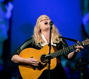 Eiv&oslash;r P&aacute;lsd&oacute;ttir koncerto akimirka