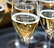 &Scaron;ampano &bdquo;Taittinger&ldquo; degustacijos akimirka
