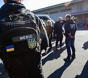 Pasitikti i&scaron; Ukrainos į Lietuvą grįžę iniciatyvos &bdquo;Lietuvos medikai Ukrainoje&ldquo; dalyviai.