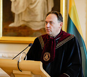 Svetlanai Aleksijevič įteiktos VDU Garbės daktaro regalijos.