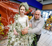 Modesto Vasiliausko sukurta eglutė i&scaron; moliūgų ir tūkstančio obuolių