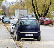 Automobiliai, stovintys pažeidžiant kelių eismo taisykles
