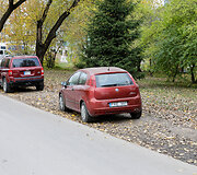 Automobiliai, stovintys pažeidžiant kelių eismo taisykles
