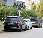 Automobiliai, stovintys pažeidžiant kelių eismo taisykles